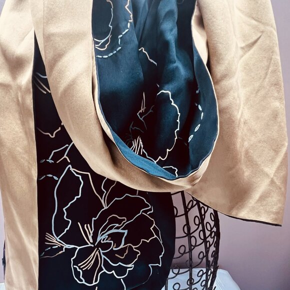 Elegant Vintage Black & Gold Silk Scarf – Adrienne Vittadini - Picture 8 of 14